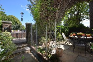 Courtyard Front Garden- click for photo gallery